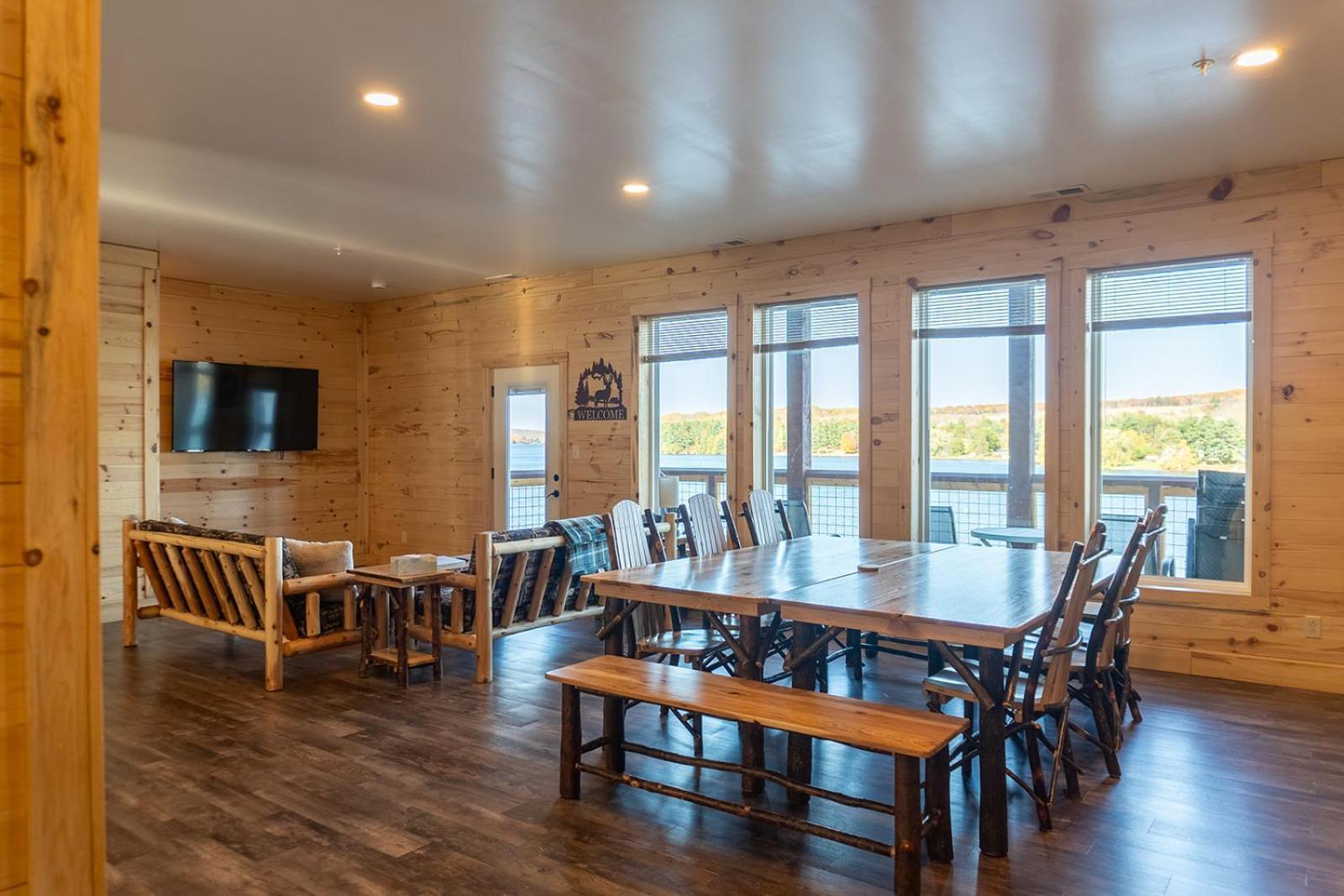 Keweenaw Waters Resort Хоутон Экстерьер фото