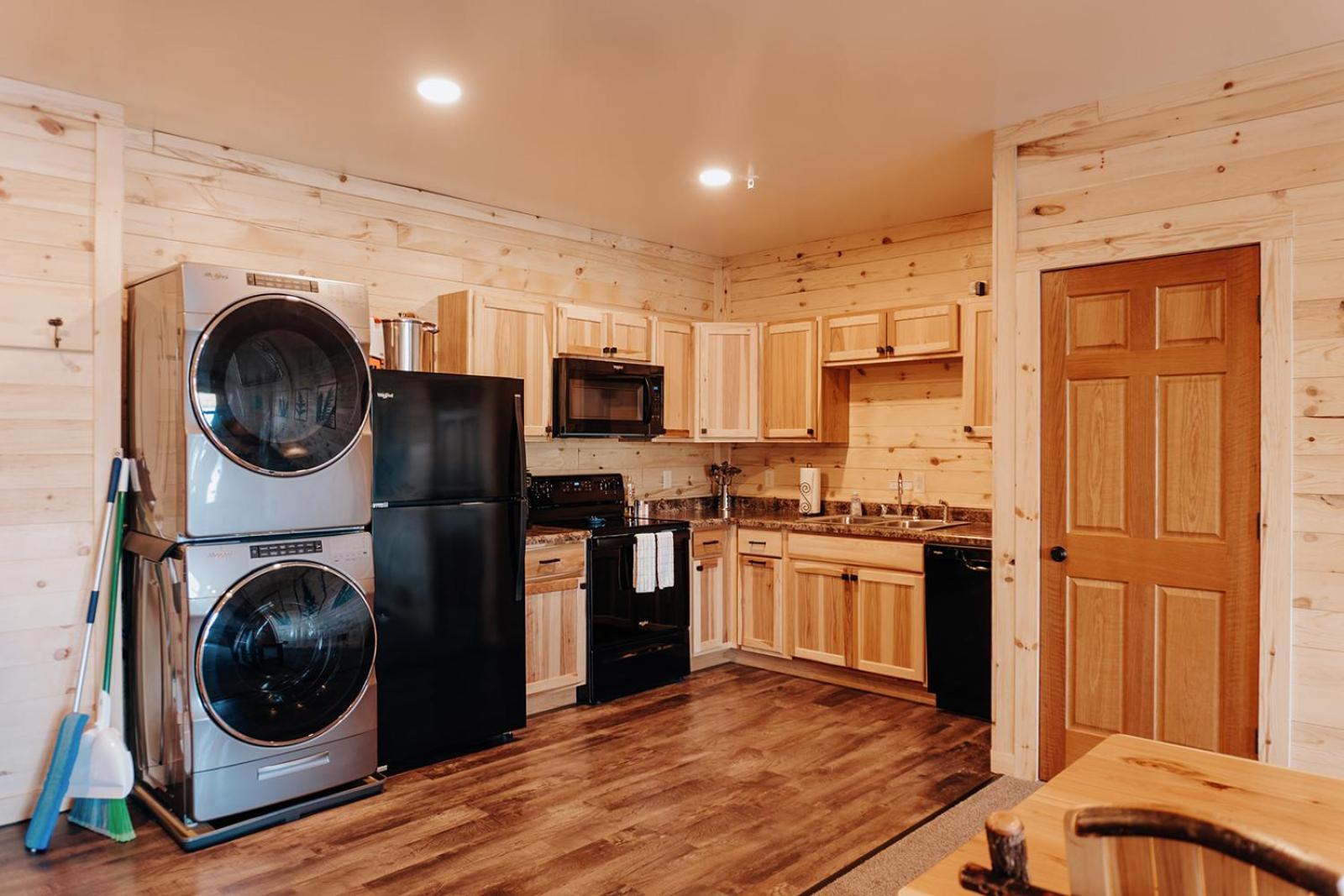 Keweenaw Waters Resort Хоутон Экстерьер фото