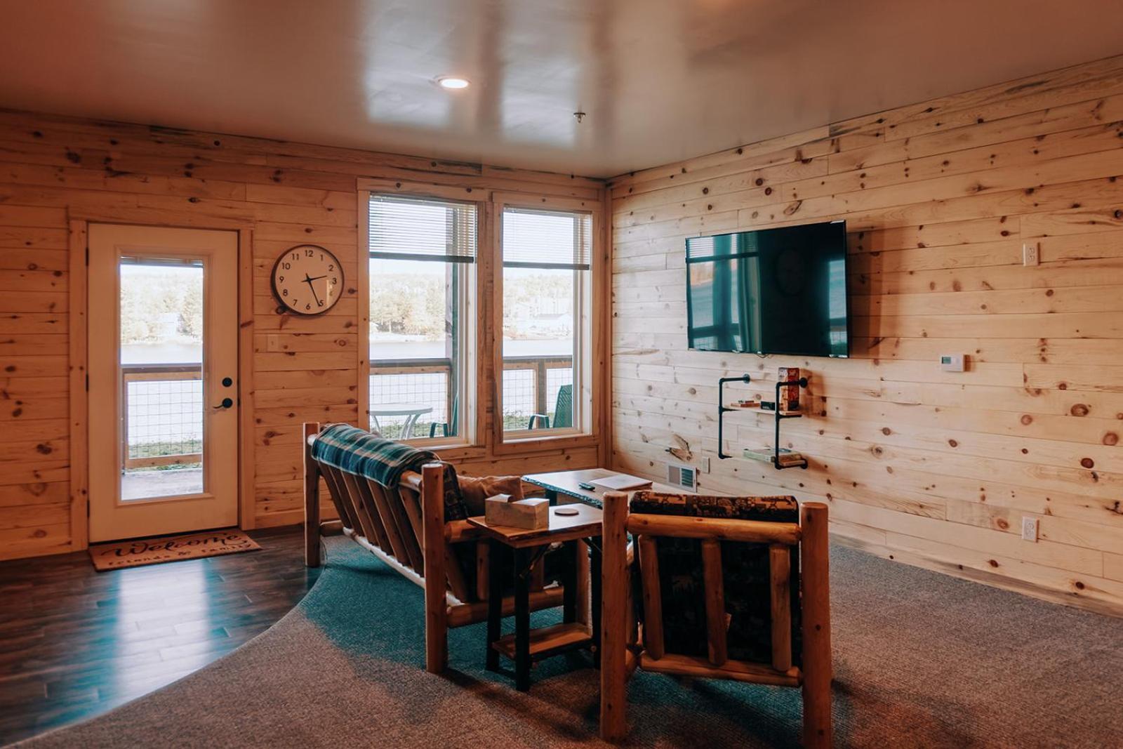 Keweenaw Waters Resort Хоутон Экстерьер фото